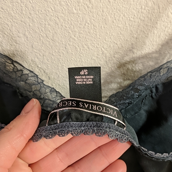 Victoria secret night gown - Picture 3 of 3